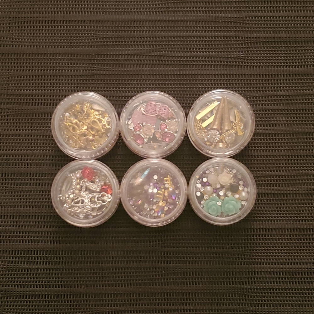 Custom Nail Art: 3D Rhinestones & Charms Set